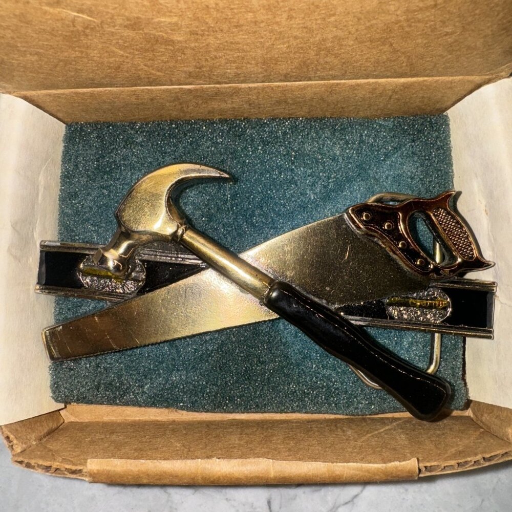 Carpentry Wood Tool Carpenter Builder Construction 1980s NOS Vintage Belt Buckle
